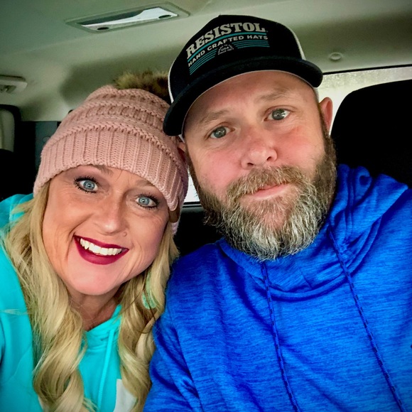 Meet your Posher, April - Picture 2 of 4